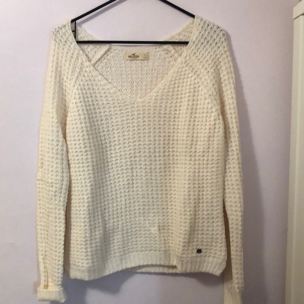 Cute Hollister V neck sweater
